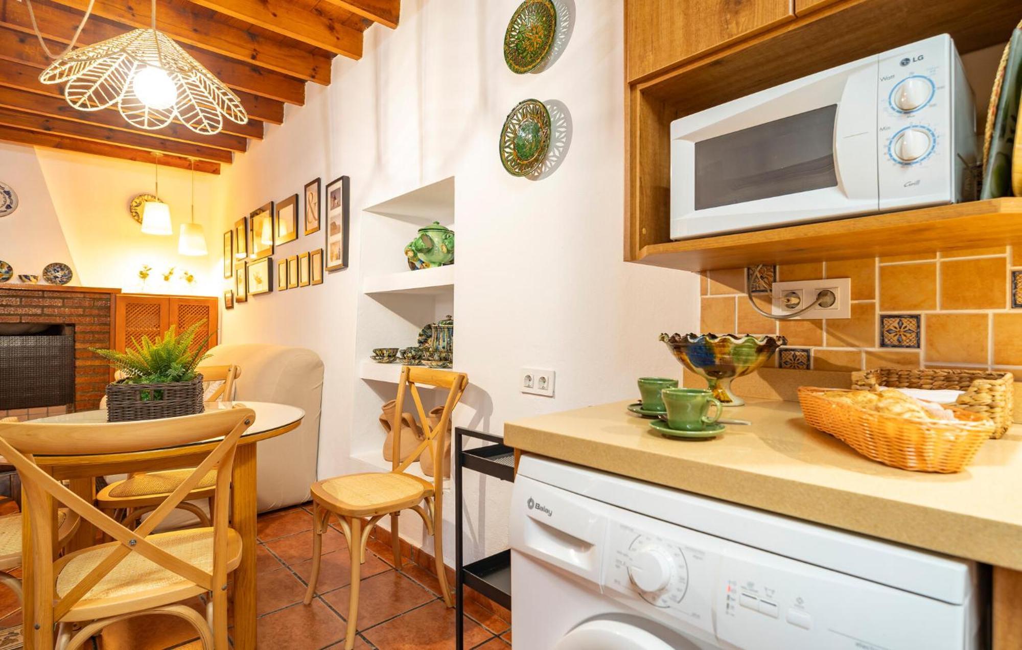 Cozy In Hortichuelas With Kitchenette